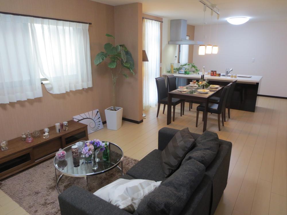 Local appearance photo. Living example of construction