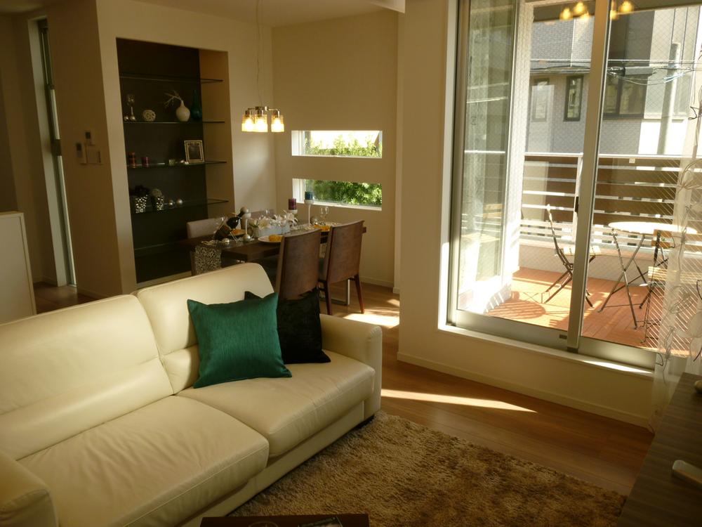 Local photos, including front road. Living example of construction