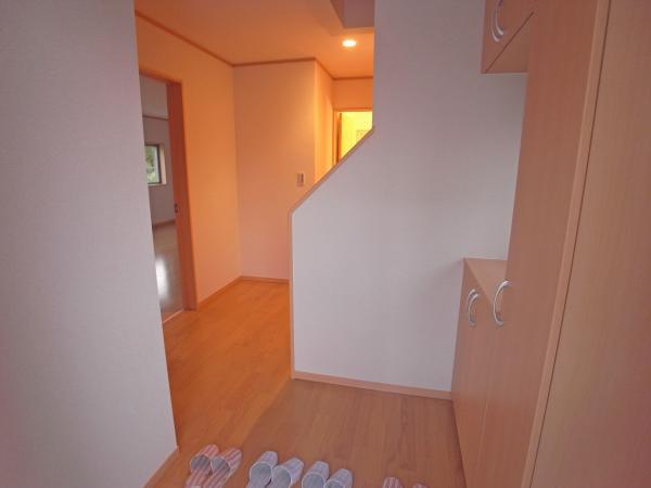 Entrance. Storage enhancement Always spacious entrance (same specifications entrance)