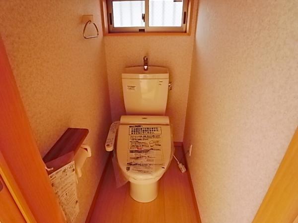 Toilet. Cleaning Easy At any time clean (same specifications toilet)