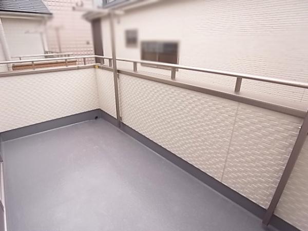 Balcony. Yang per good Spacious balcony (same specifications balcony)