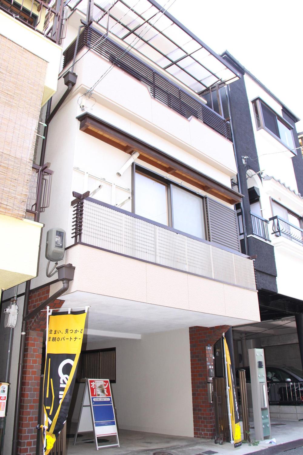 Local appearance photo