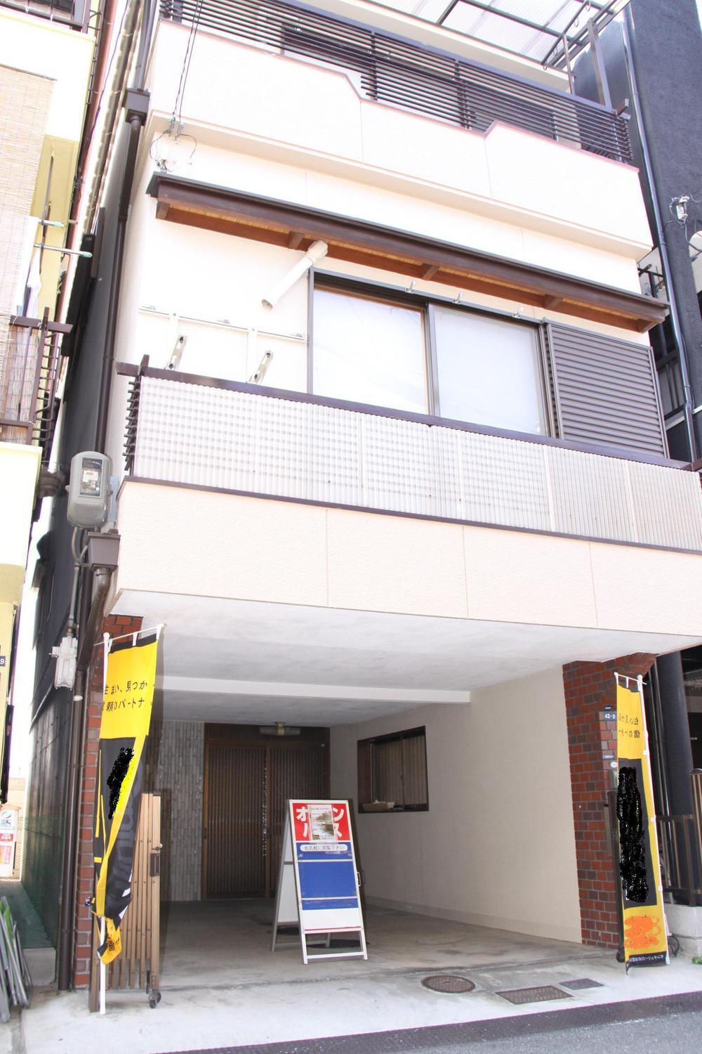 Local appearance photo