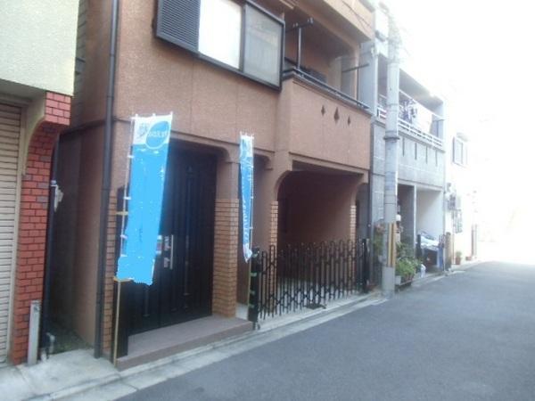 Other. Easy parking in front of the road spacious