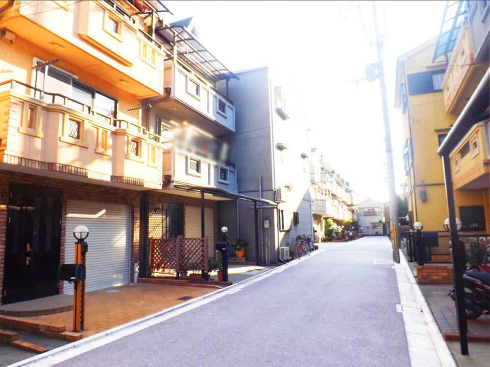 Local photos, including front road. Local photo (front road)