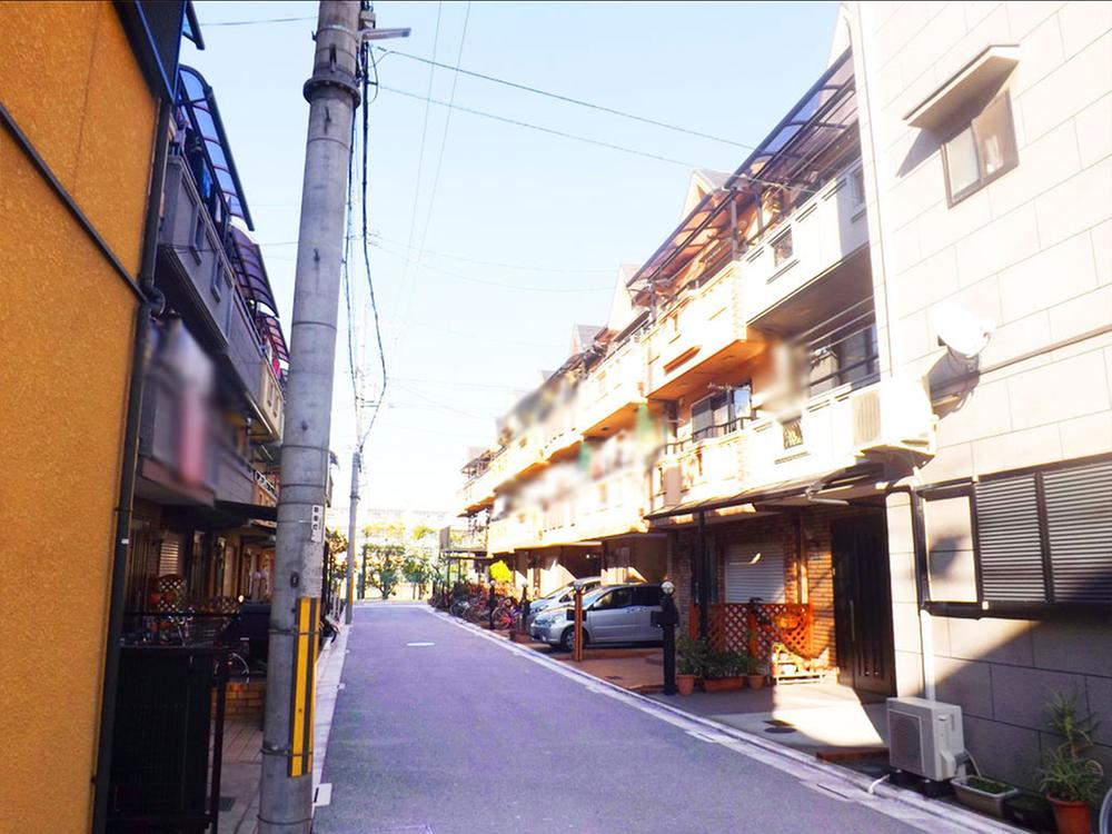 Local photos, including front road. Local photo (front road)