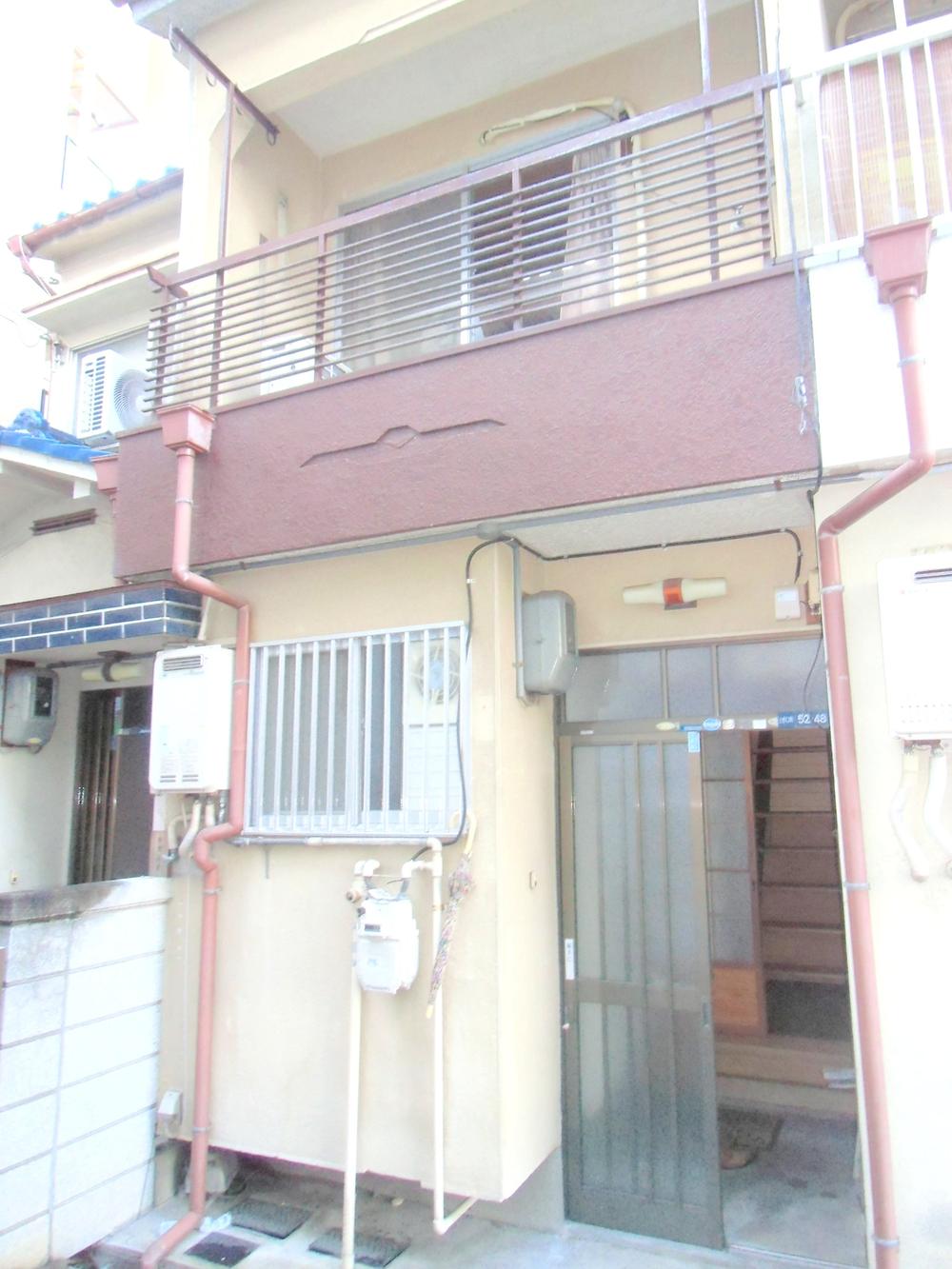 Local appearance photo. Local (11 May 2013) Shooting