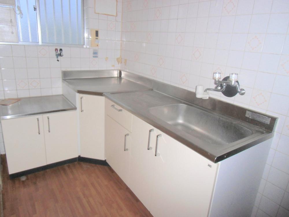 Kitchen. Indoor (11 May 2013) Shooting