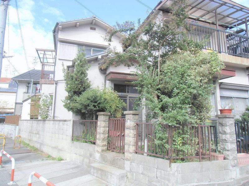 Local appearance photo. Local (11 May 2013) Shooting