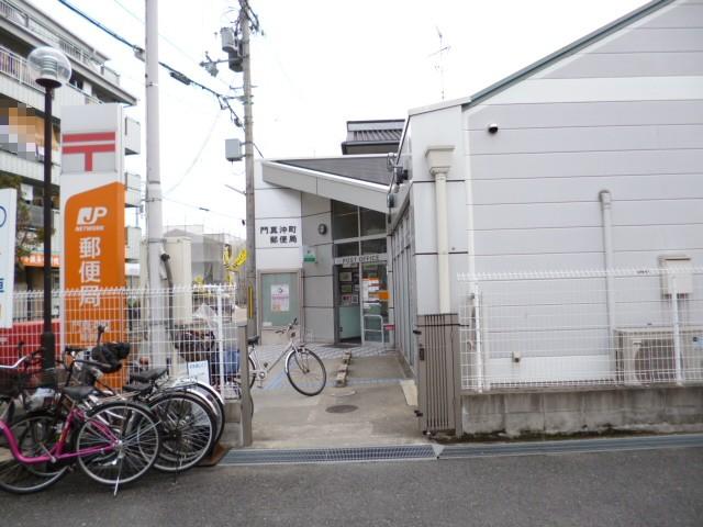 post office. 766m to Kadoma off the coast of the town post office