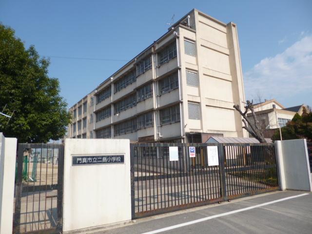 Primary school. Kadoma Municipal two islands to elementary school 637m