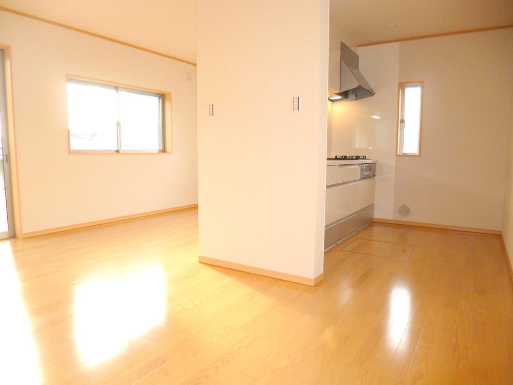 Same specifications photos (living)