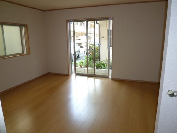 Living. Spacious living likely increases the time of the family