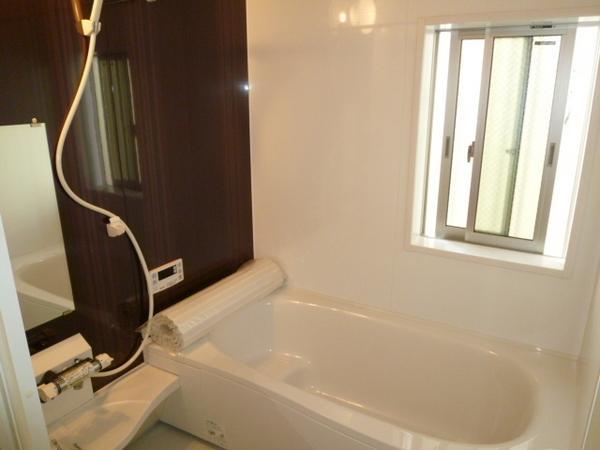 Bathroom. Spacious bathroom 1 tsubo or more to heal the fatigue of the day