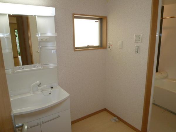 Wash basin, toilet. Vanity with excellent storage capacity and functionality