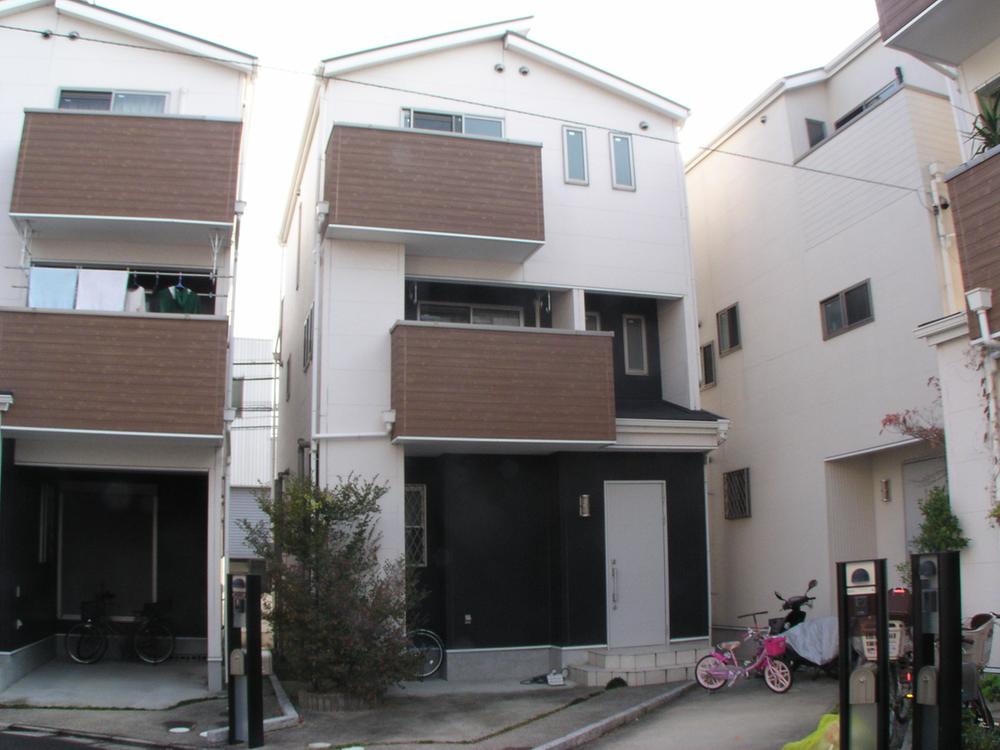 Local appearance photo. Local (12 May 2013) Shooting