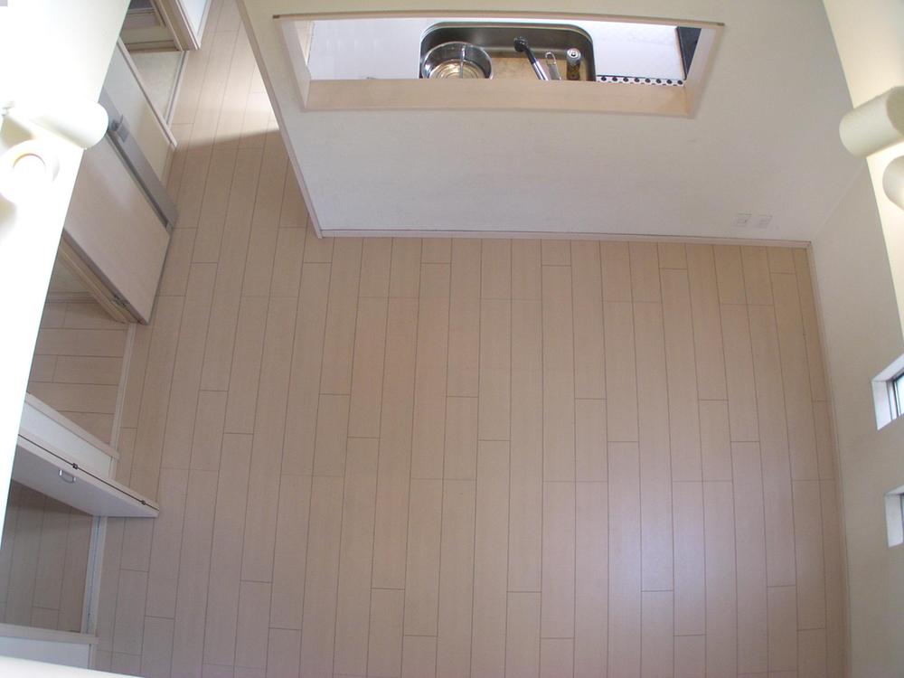 Living. Living atrium Bright, relaxed living space Bird's-eye view from the third floor