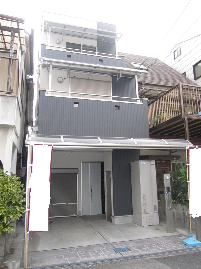 Local appearance photo. Local (10 May 2013) Shooting