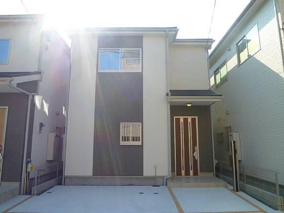 Local appearance photo. Adopt a strong siding on the dirt in the outer wall!