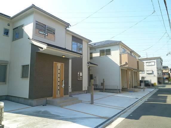 Sale already cityscape photo. Streets well-equipped all 4 compartment!