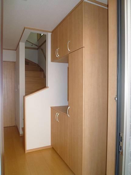 Receipt. Equipped with a large cupboard is standard!