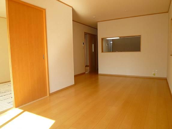 Living. The arrangement of the furniture easy to LDK