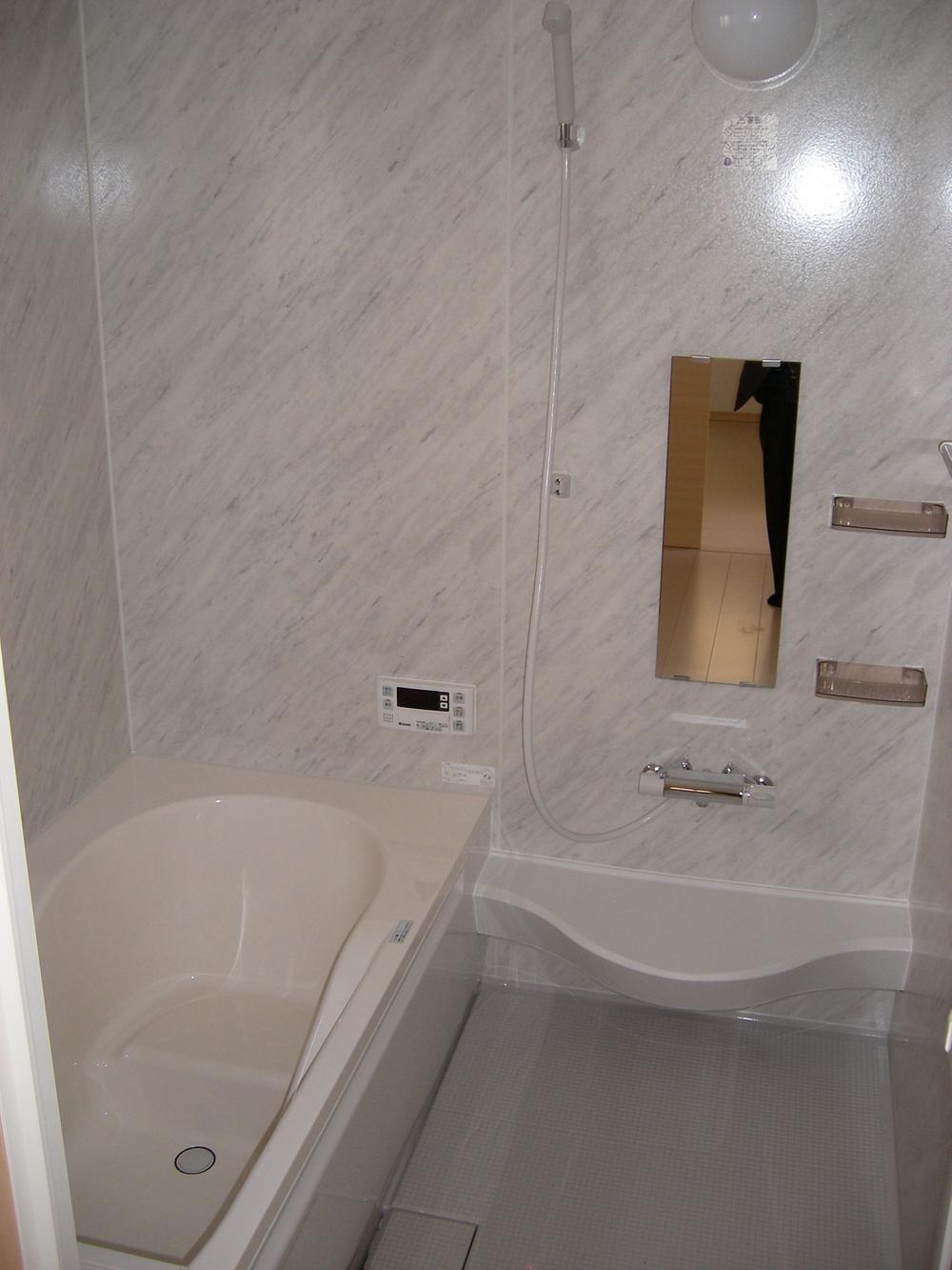 Bathroom. Spacious bath of 1 tsubo! Sitz bath OK in the sit-down type of bathtub ・ ・ ・ Please, Please realize the bath to be healed.