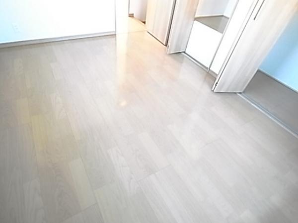 Non-living room. Storage enhancement bright living room