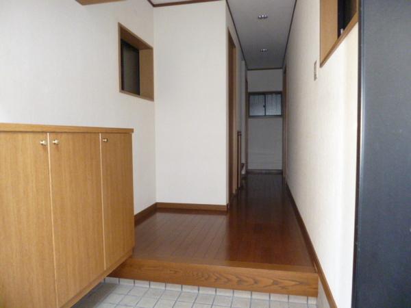 Entrance.  ☆ There shoes cloak