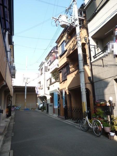 Local photos, including front road.  ☆ Located on the front road 4.7m