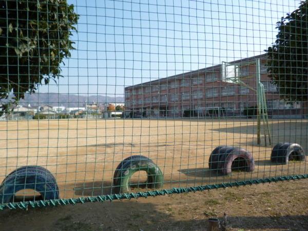 Primary school. 458m to East Elementary School