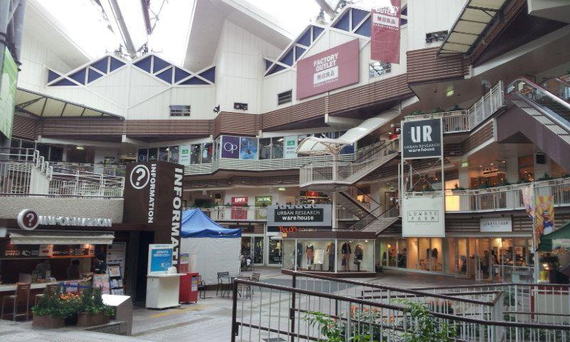 Shopping centre. 1632m to Tsurumi Mitsui Outlet Park Osaka