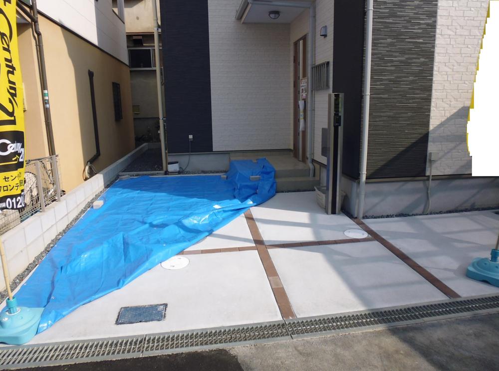 Parking lot. Local (11 May 2013) Shooting