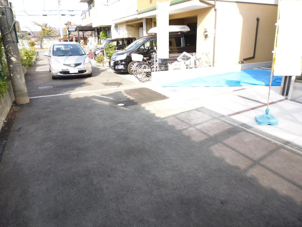 Local photos, including front road. Local (11 May 2013) Shooting