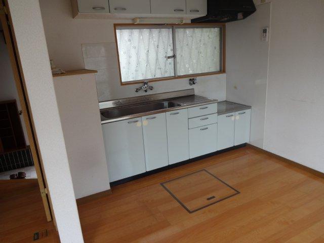 Kitchen. Local (04 May 2013) Shooting