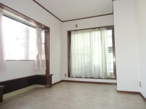 Living. Slow life come true in a quiet residential area