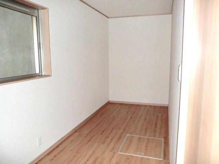 Non-living room. Indoor (12 May 2012) shooting