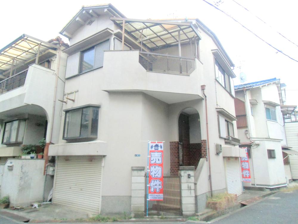 Local appearance photo. Local (10 May 2013) Shooting