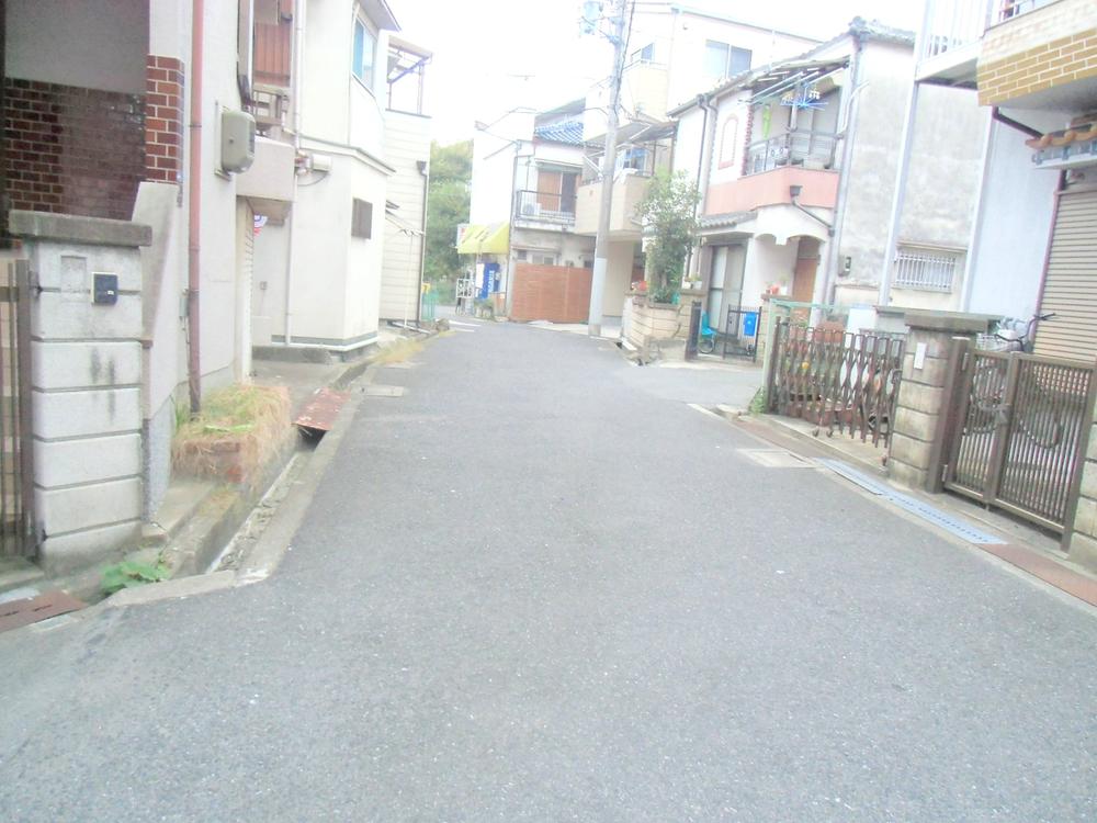 Local photos, including front road. Local (10 May 2013) Shooting