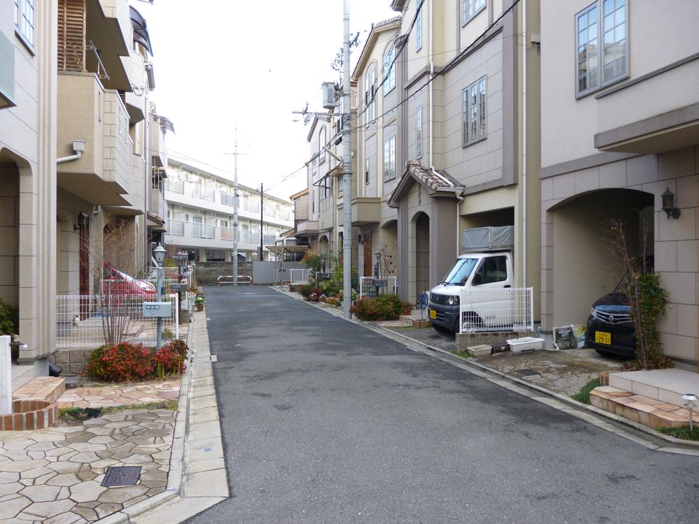 Local photos, including front road. Local (12 May 2013) Shooting