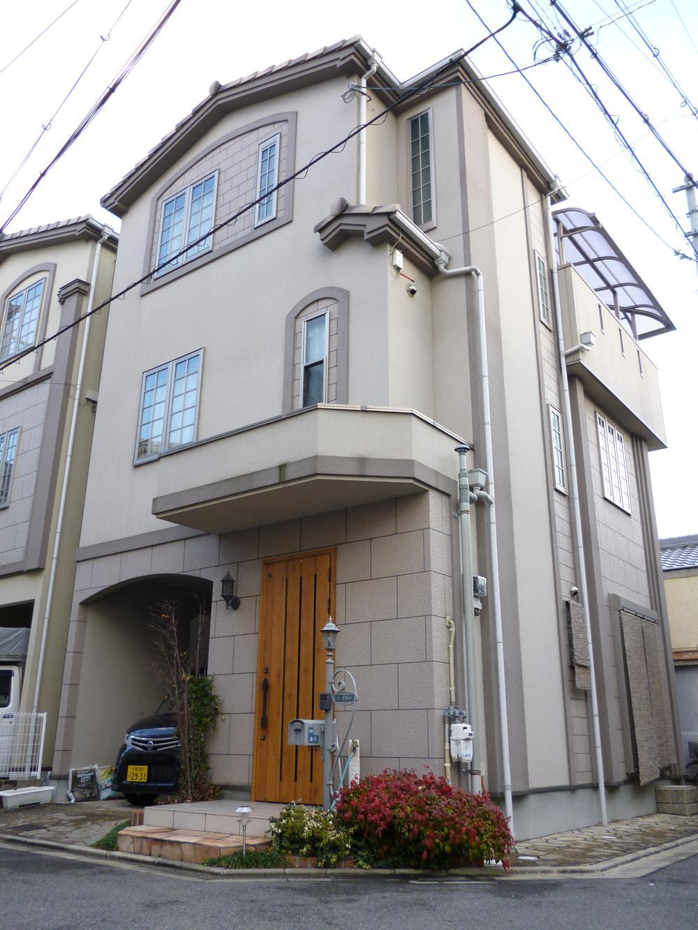 Local appearance photo. Local (12 May 2013) Shooting