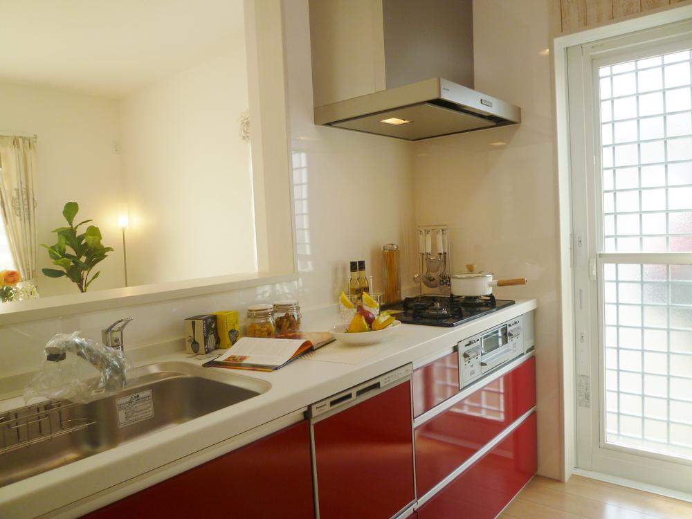 Kitchen. Equipped with a state-of-the-art system Kitchen. Correspondence can be changed to IH in options. Please aim to really easy-to-use kitchen wife. (Construction Case Study)