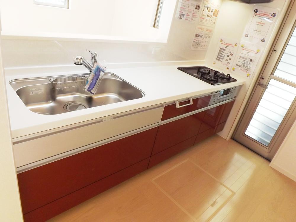 Kitchen. Local photo (kitchen) Slide storage, Water purification type metal shower faucet!