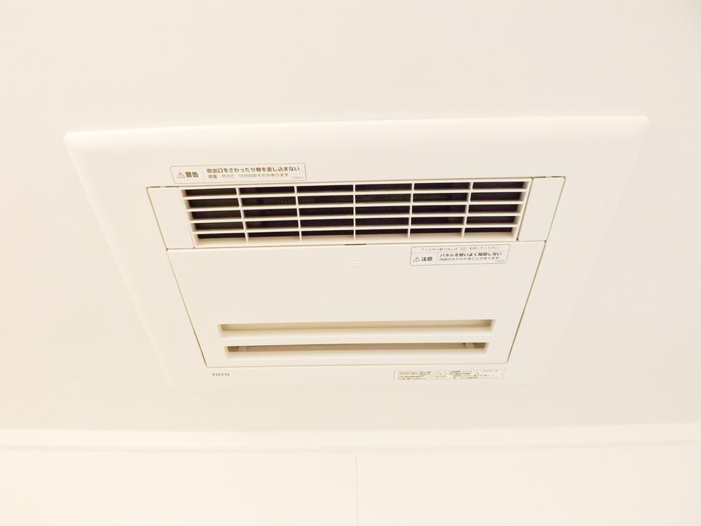 Cooling and heating ・ Air conditioning. When it's cold, I'm happy in the rainy season of the room Dried, Bathroom heating dryer!
