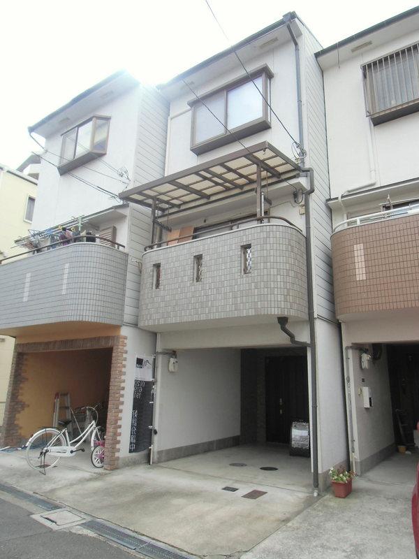 Local appearance photo. Local (10 May 2013) Shooting