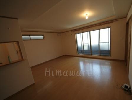 Living. Spacious 19 Pledge