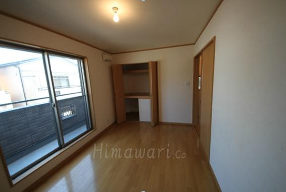 Non-living room. 7 Pledge Western style room