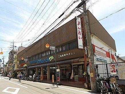 Supermarket. 941m until Bandai Owada store