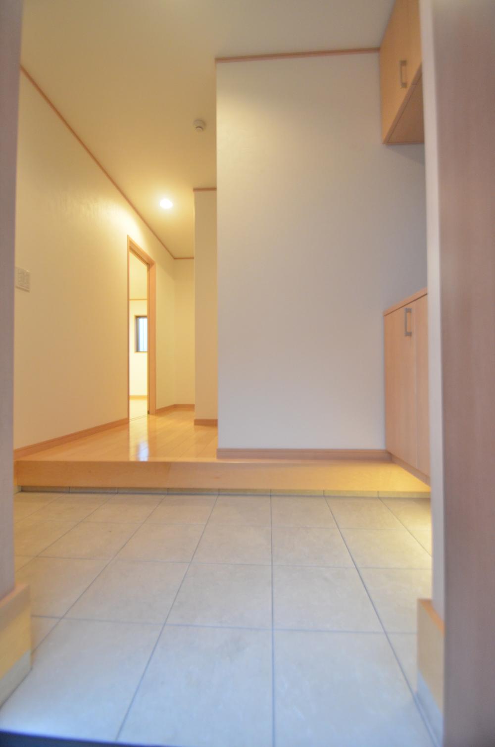 Entrance. Local (September 2013) Shooting