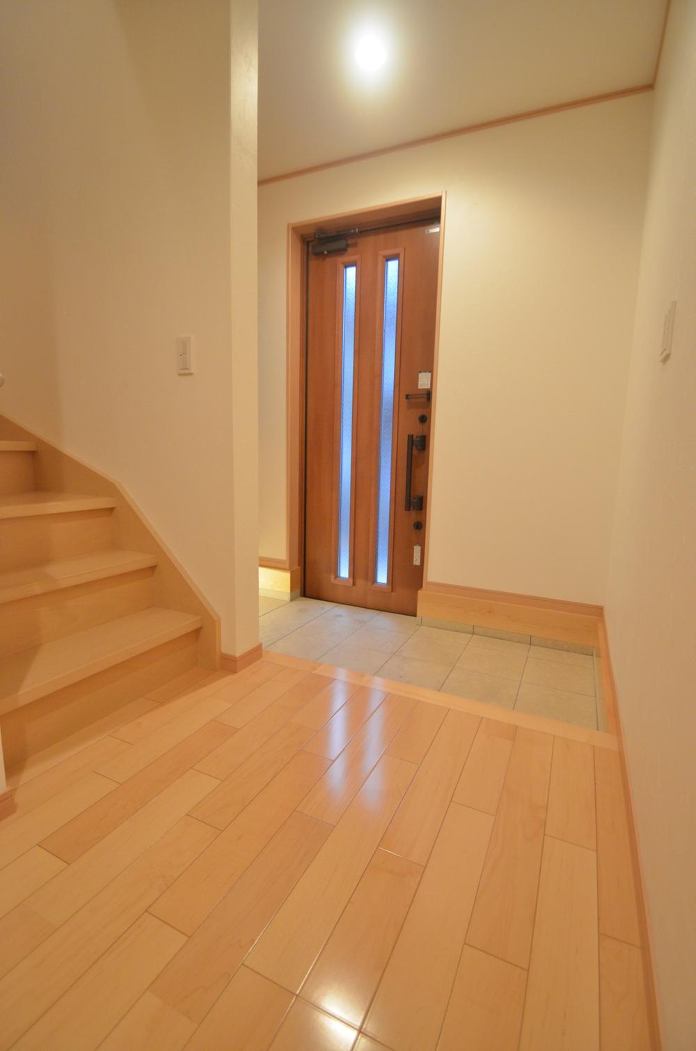 Entrance. Local (September 2013) Shooting